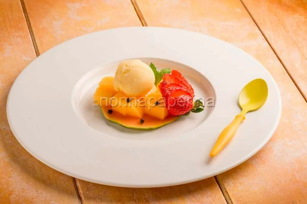 Tartelletta di papaya con gelee di mango e gelato al frutto della passione: un concentrato di benefici