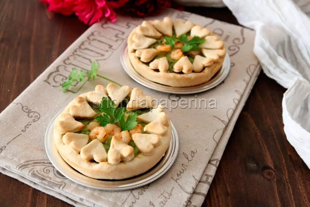 Tartellette salate con asparagi e gamberetti: incontro tra terra e mare