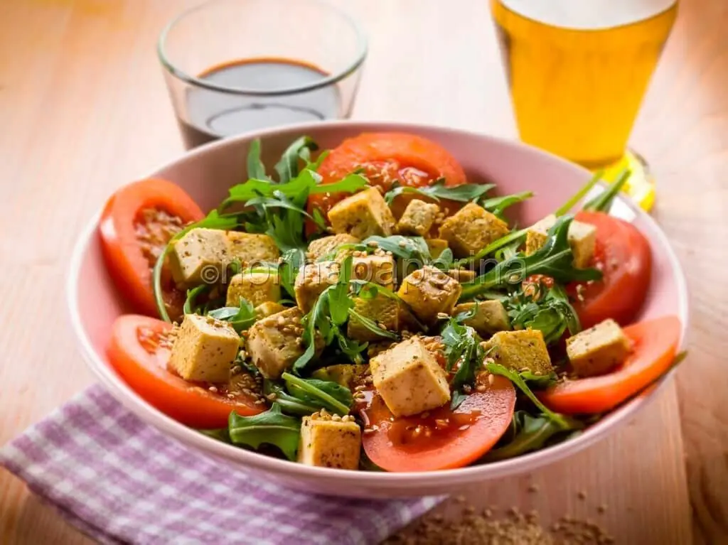 Tofu in insalata: salute, gusto e leggerezza a volontà