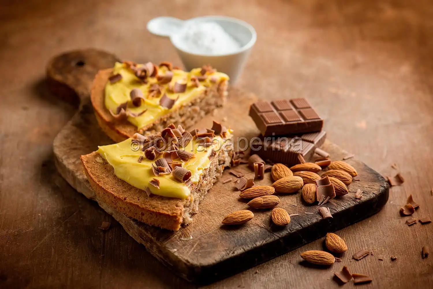 Torta alle mandorle e cioccolato, un dolce goloso