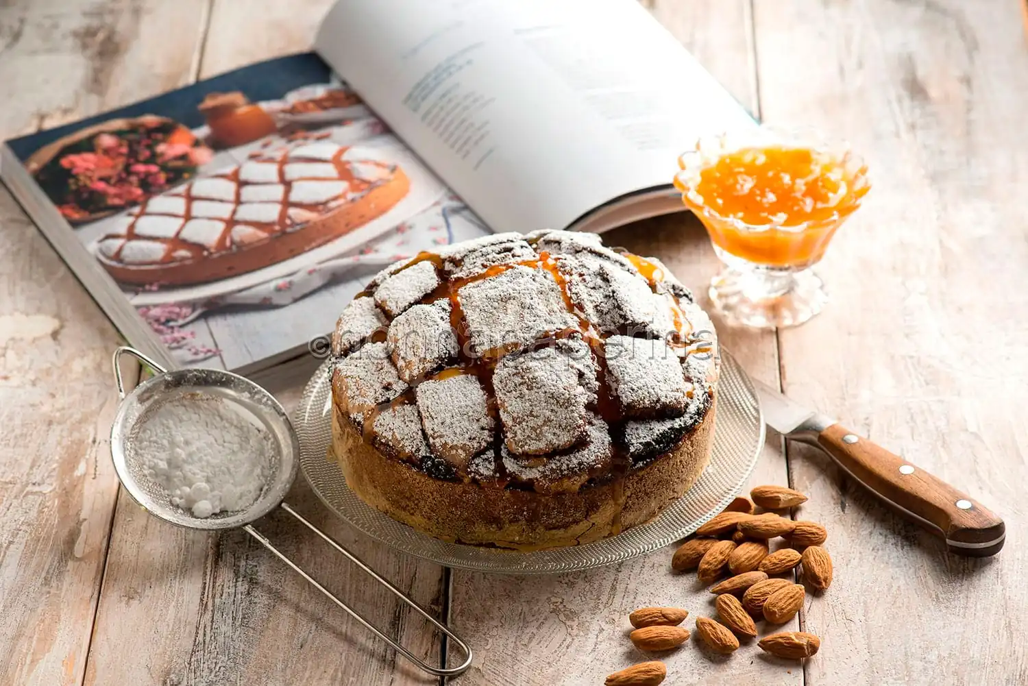 Torta Cremona, ingredienti genuini per un dolce squisito
