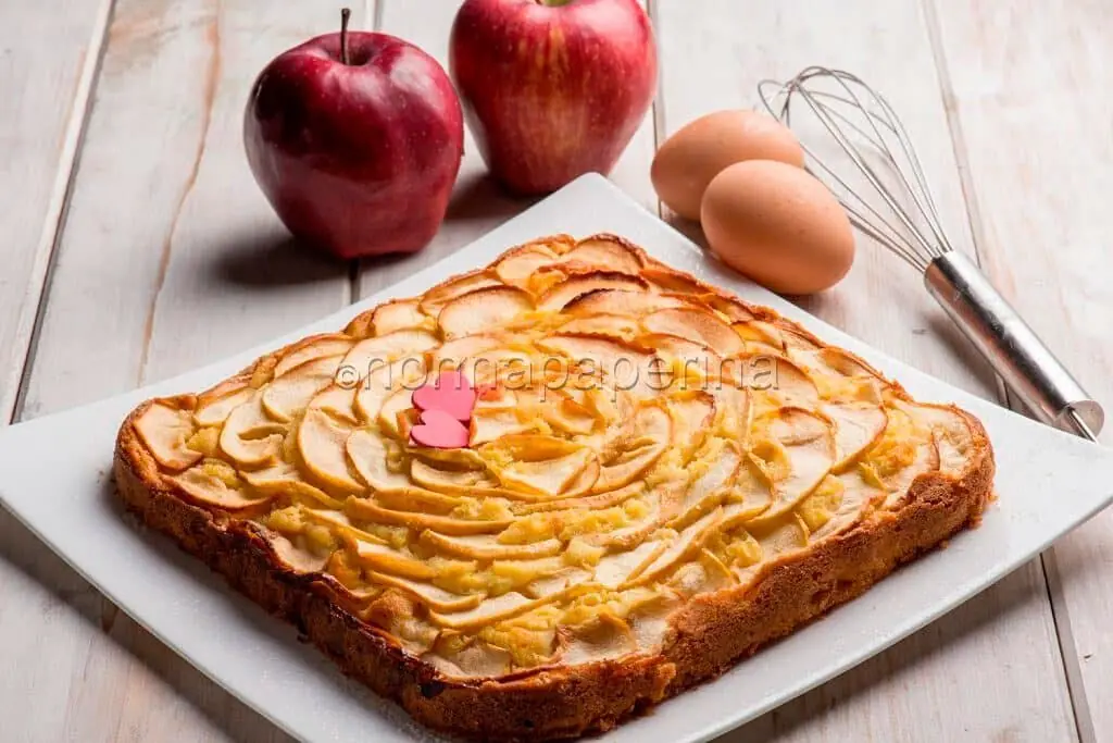 Torta di mele con farina di teff e riso: un dessert unico!