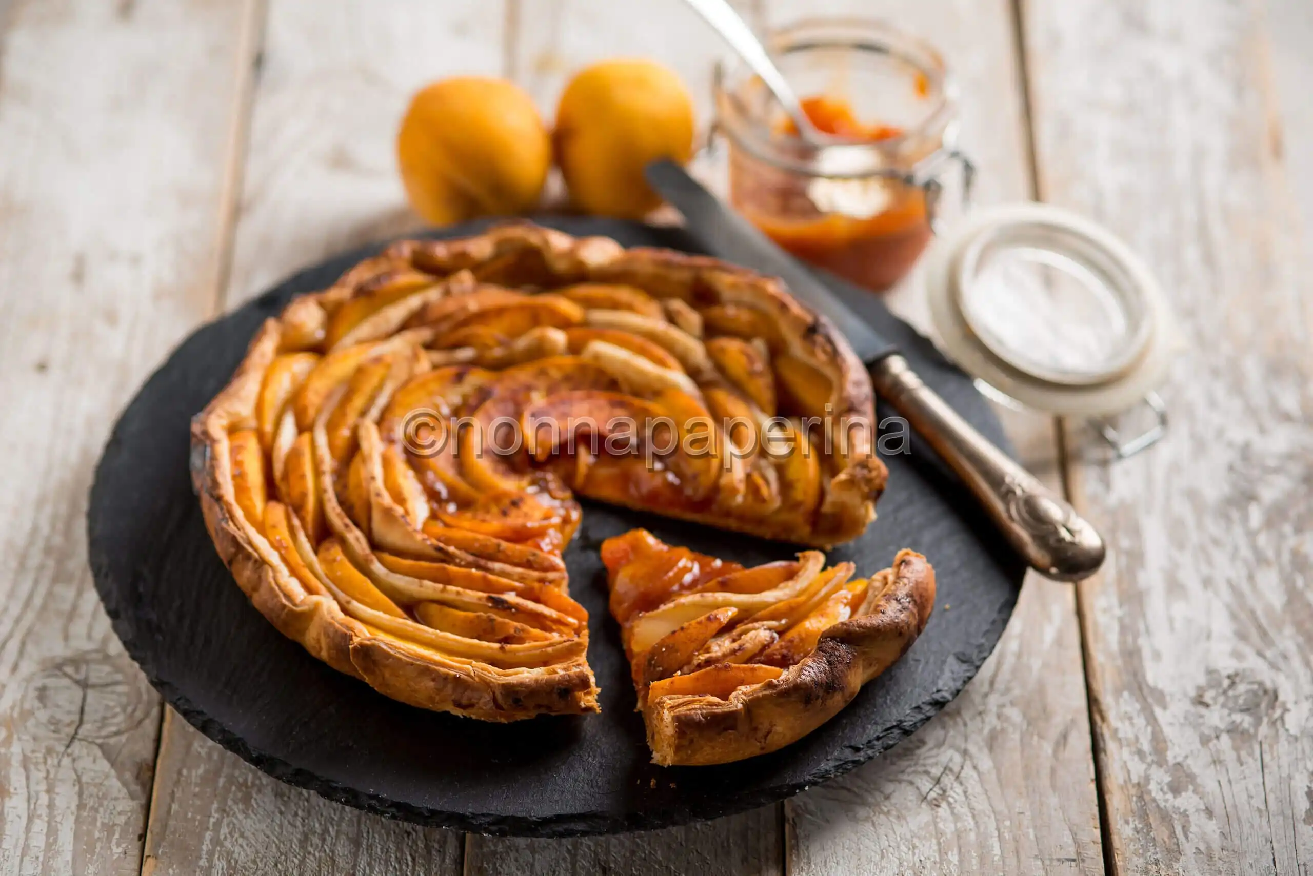 Torta di pesche, un dolce dal sapore raffinato