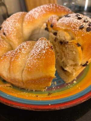***torta intrecciata soffice con gocce di cioccolato***