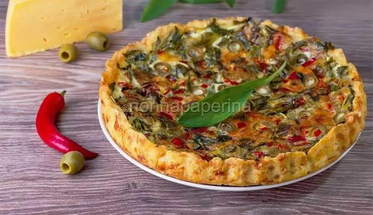 Torta rustica con olive e acciughe