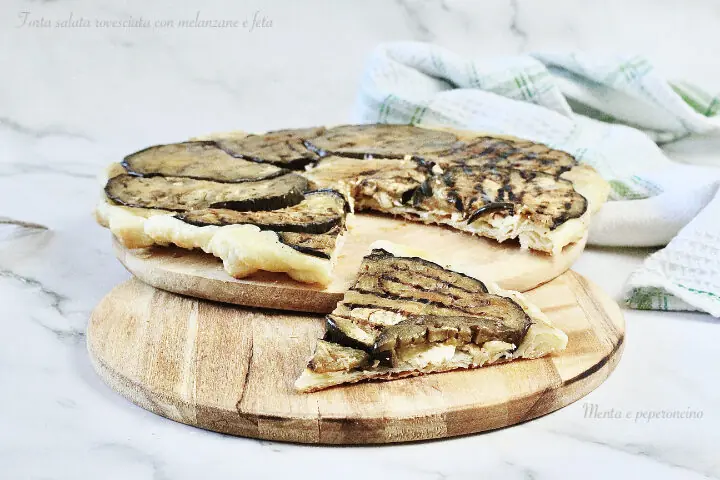 Torta salata rovesciata con melanzane e feta