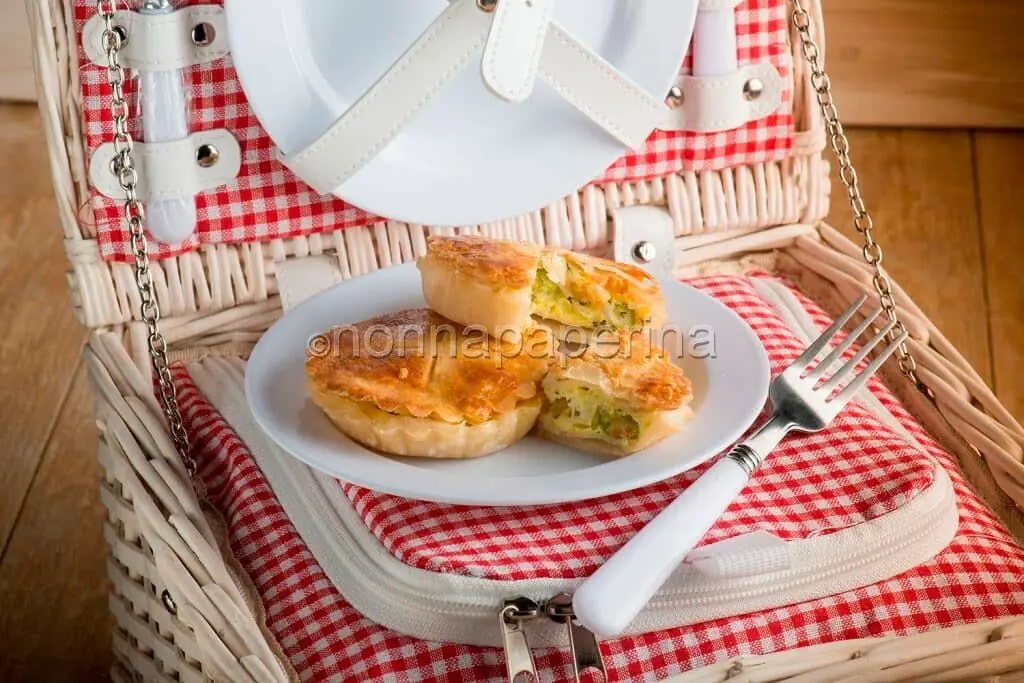 Tortini salati con asparagi : deliziosi e ideali per una scampagnata