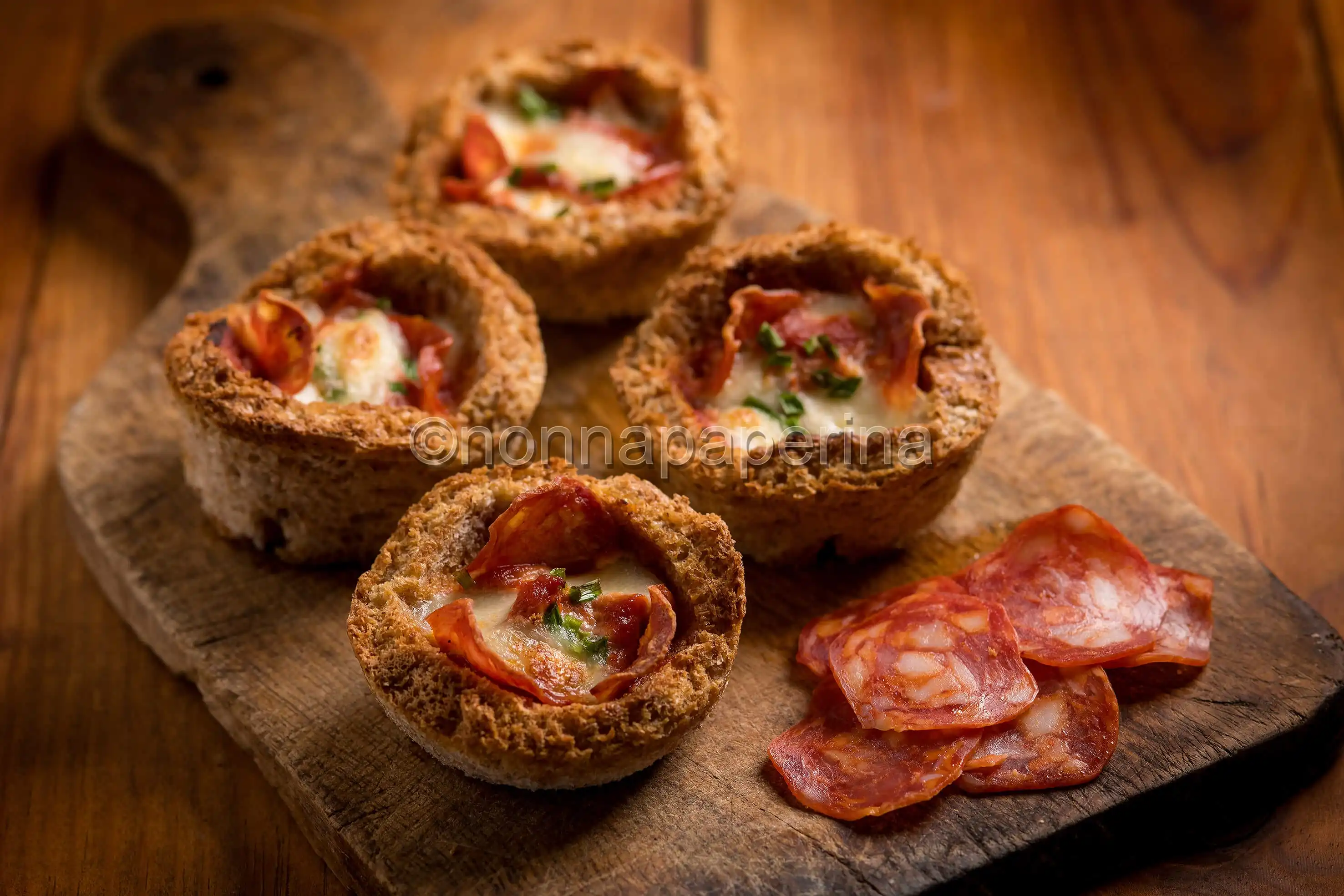 Tortini salati di pancarrè e pomodori: perfetti per i buffet