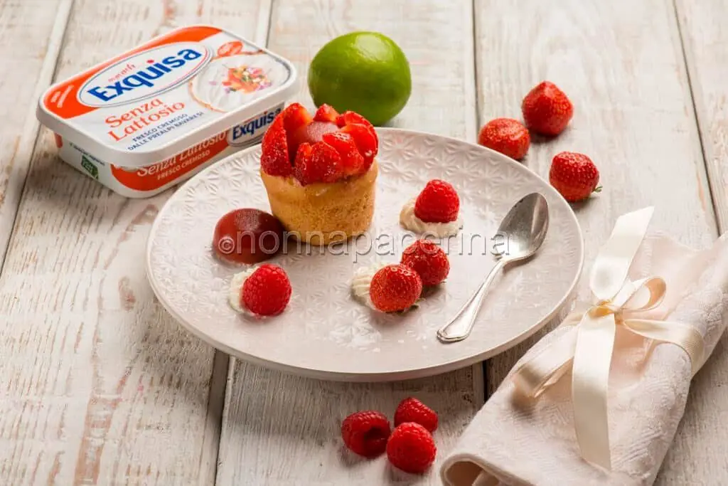 Tortino con fragole e crema di formaggio, dessert chic
