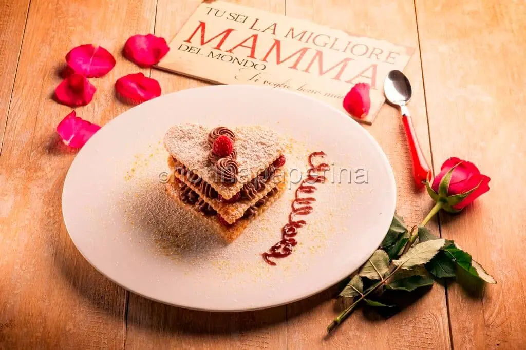 Un cuore di sfoglia con mousse al cioccolato per la festa della mamma