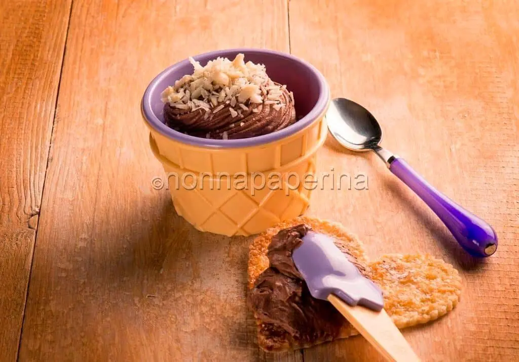 Un dessert raffinato? La mousse al cioccolato e cocco!