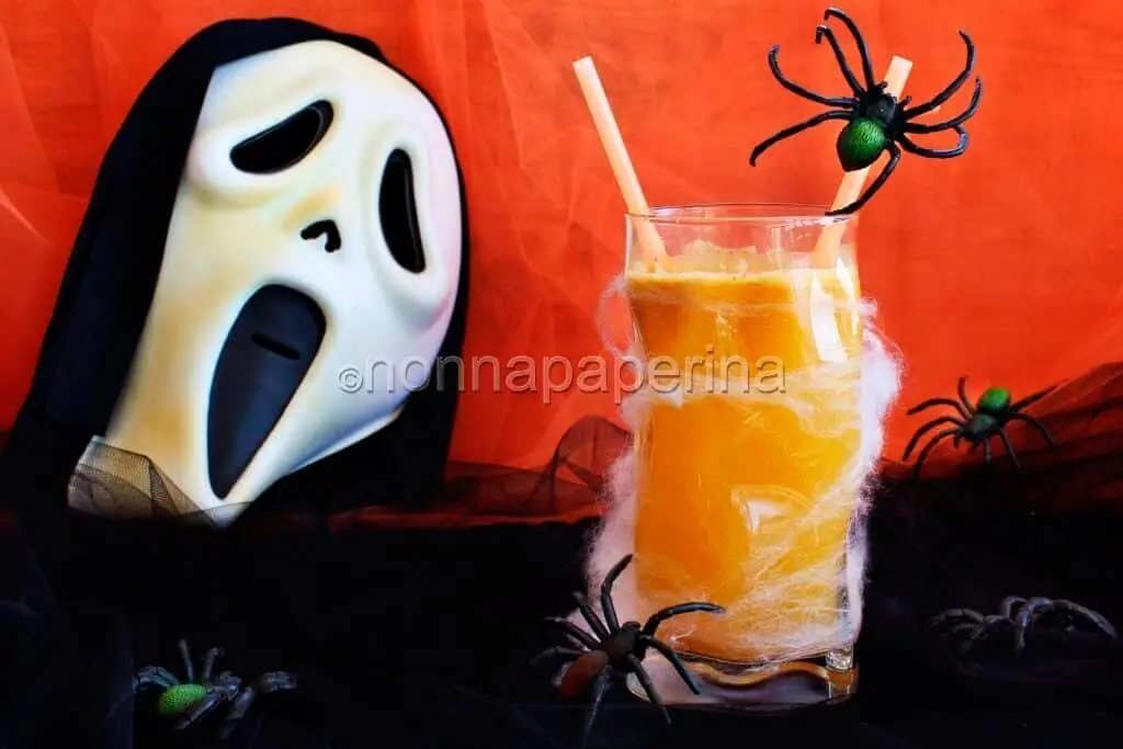 Un drink per Halloween? Il succo di zucca, mela e arancia!   
