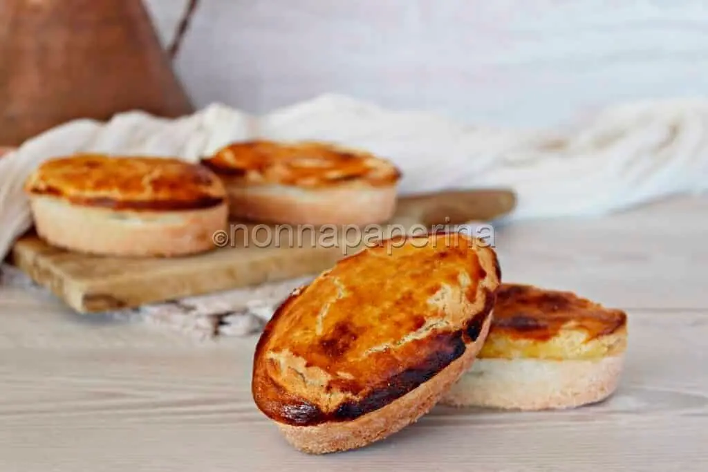 Un goloso pasticciotto gluten free alla crema senza lattosio