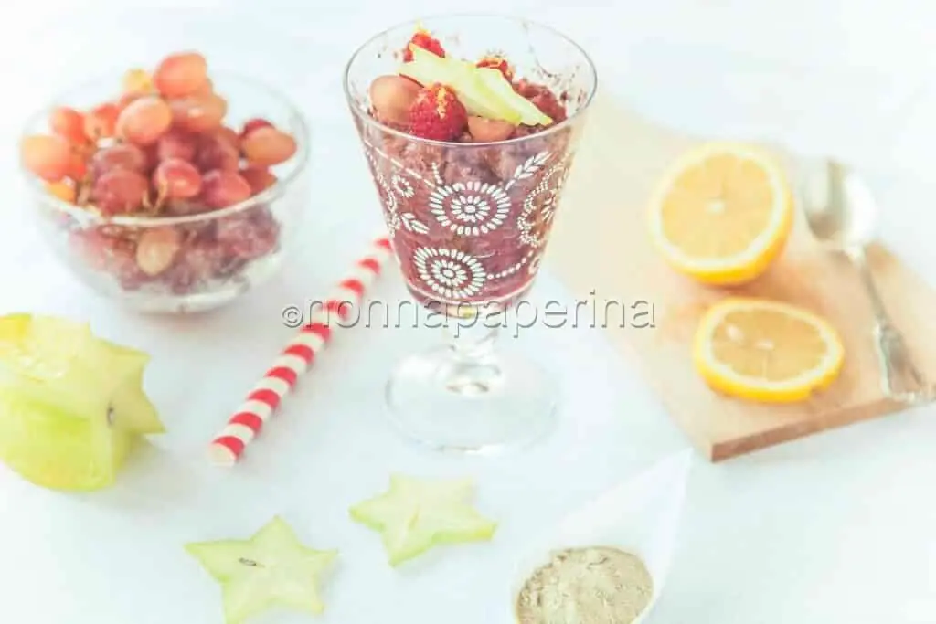 Una golosa granita di lamponi e uva rossa