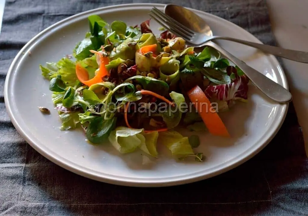 Un’idea golosa? Ecco l’ Insalata di avocado e pistacchi
