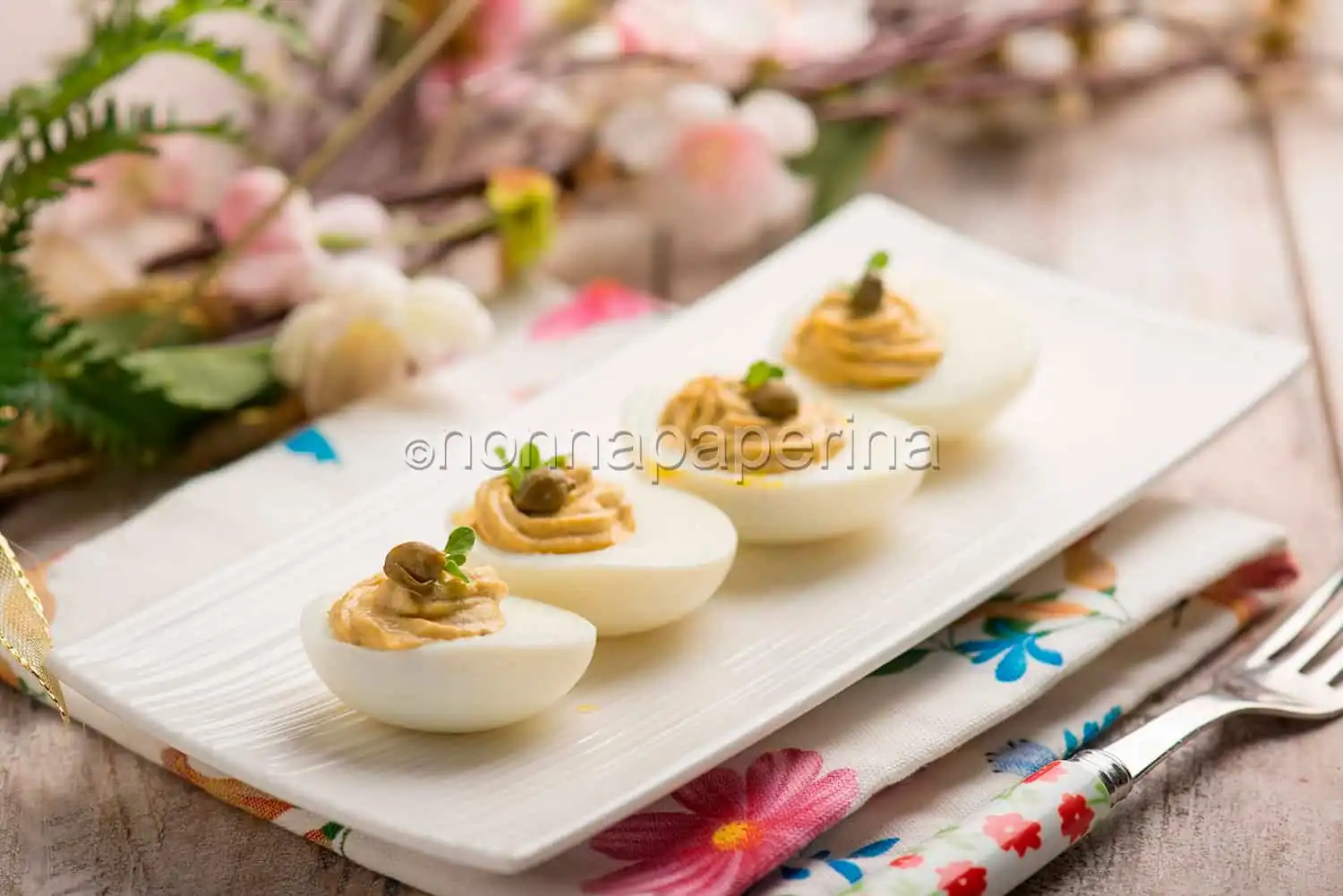Uova sode ripiene alla piemontese, antipasto nutriente
