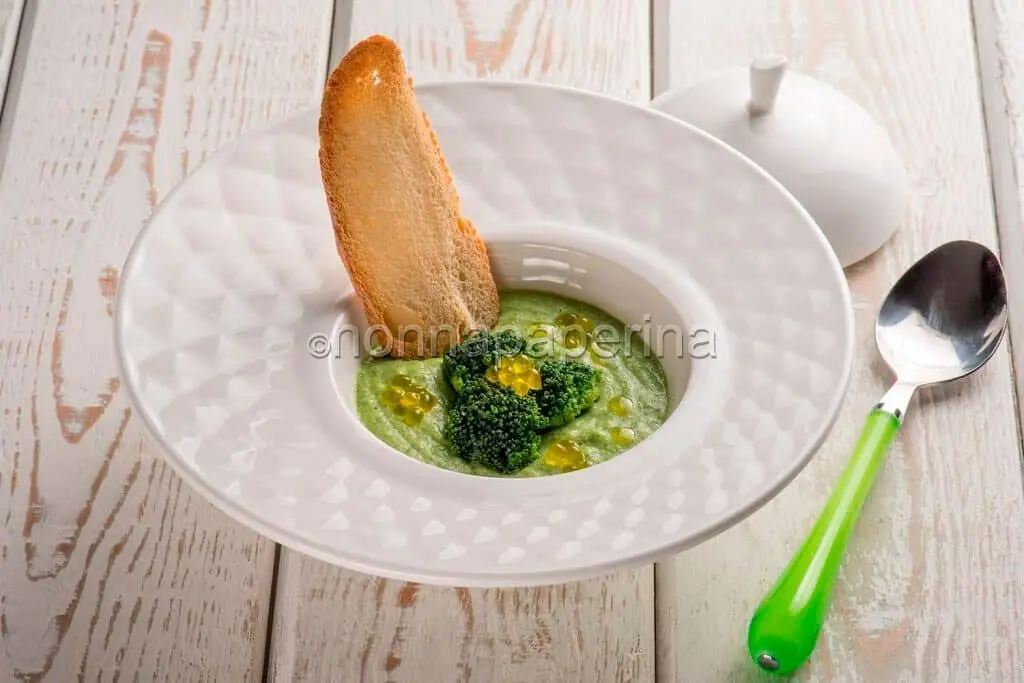 Vellutata di broccoli e patate, un buon piatto caldo