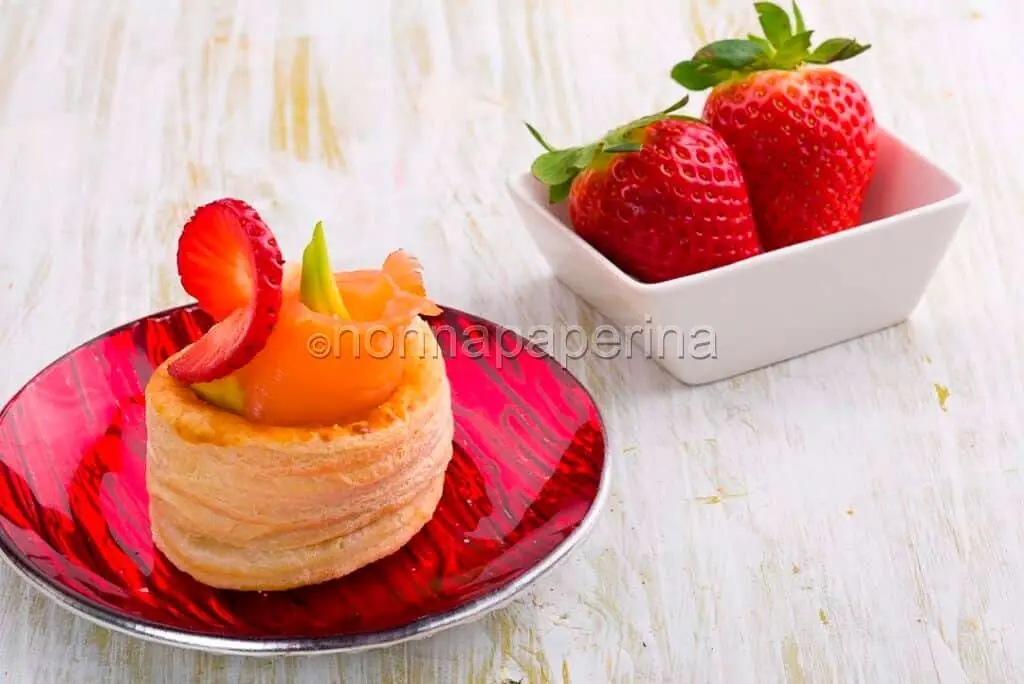 Vol au vent con avocado salmone e fragole: la leggerezza incontra il gusto!
