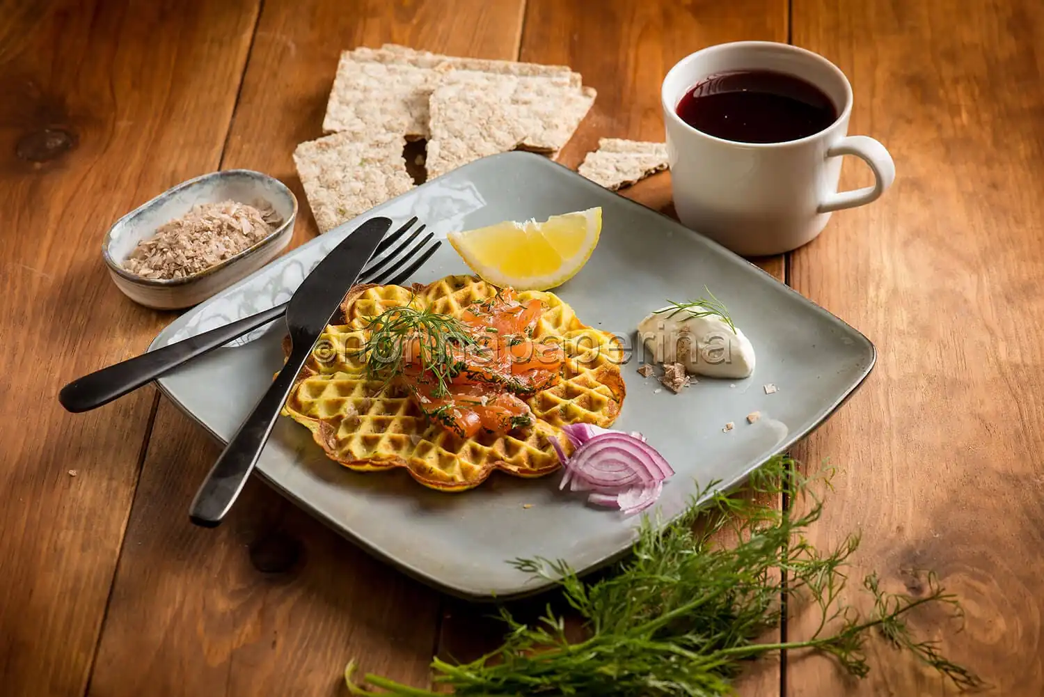 Waffle di patate con gravlax, lo street food scandinavo