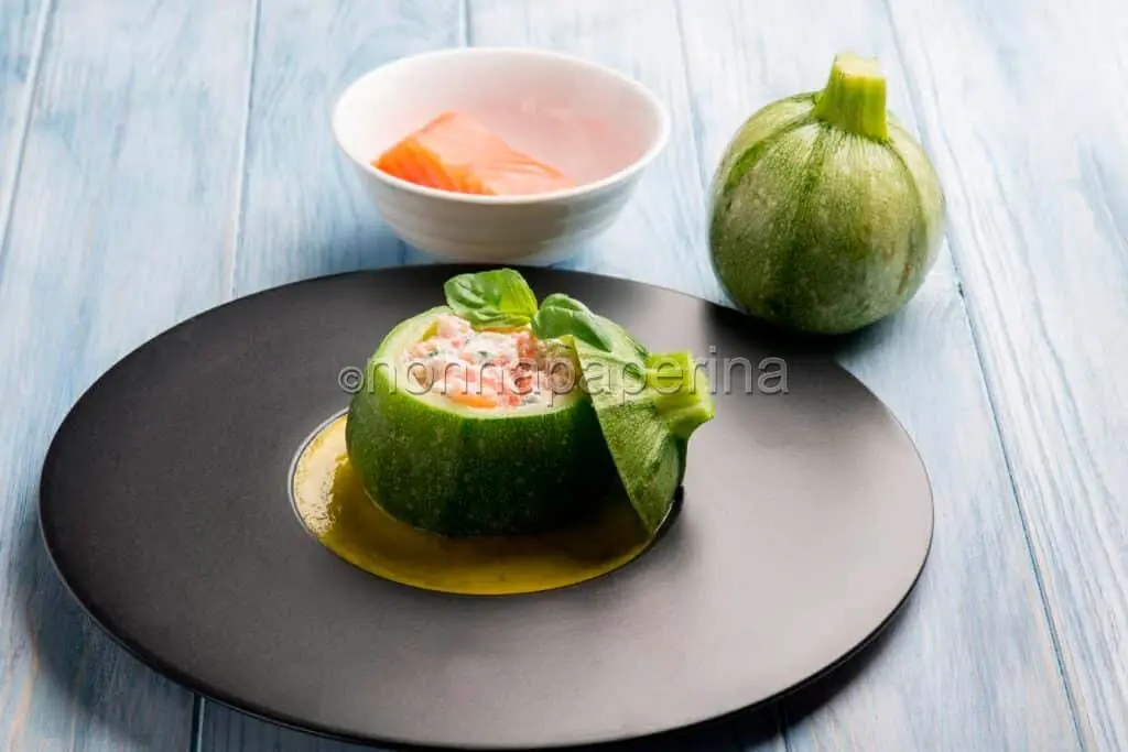 Zucchina tonda ripiena con salmone e ricotta: per depurare il nostro corpo
