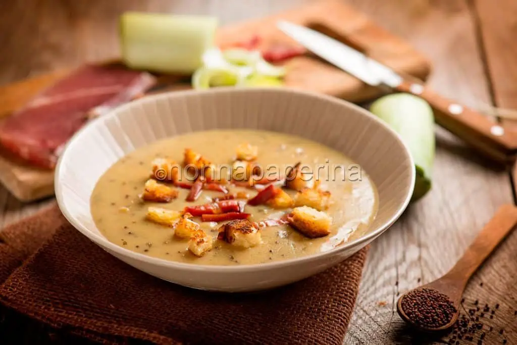 Zuppa alla senape con porri e speck, primo sostanzioso