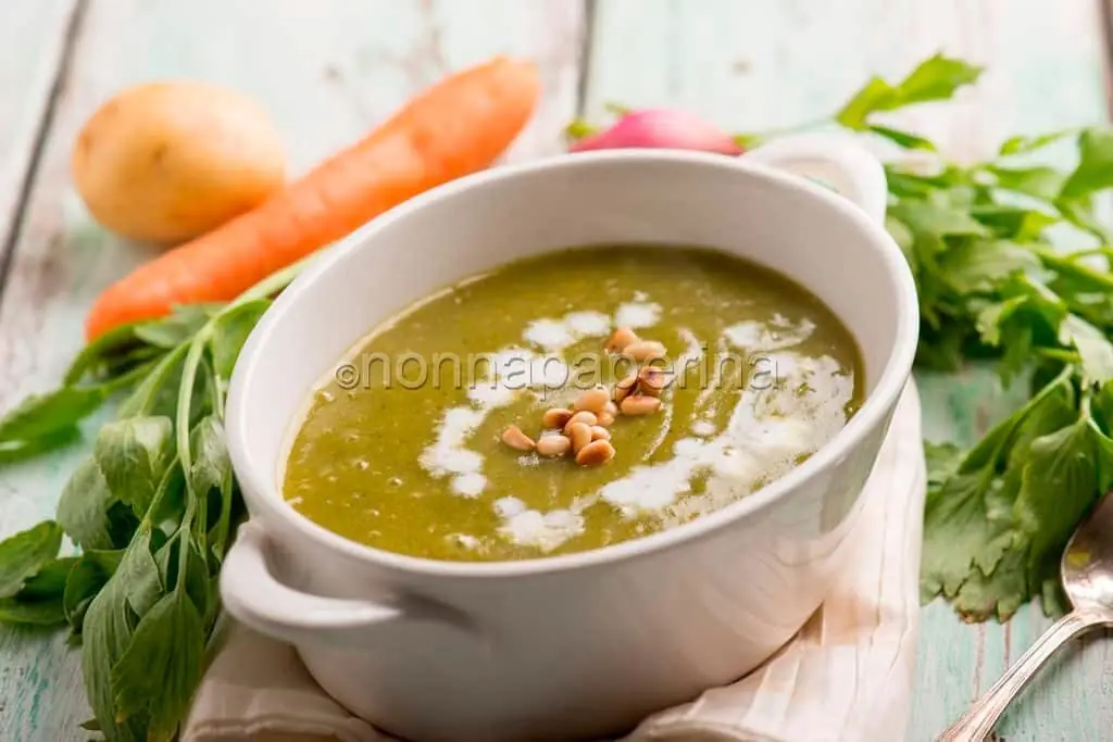 Zuppa di levistico e pinoli di cedro