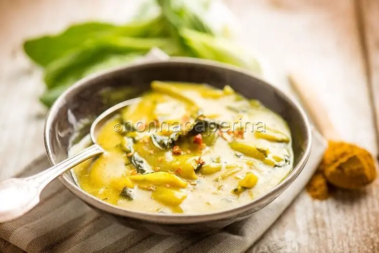 Zuppa di pak choi e latte di cocco, un piatto etnico