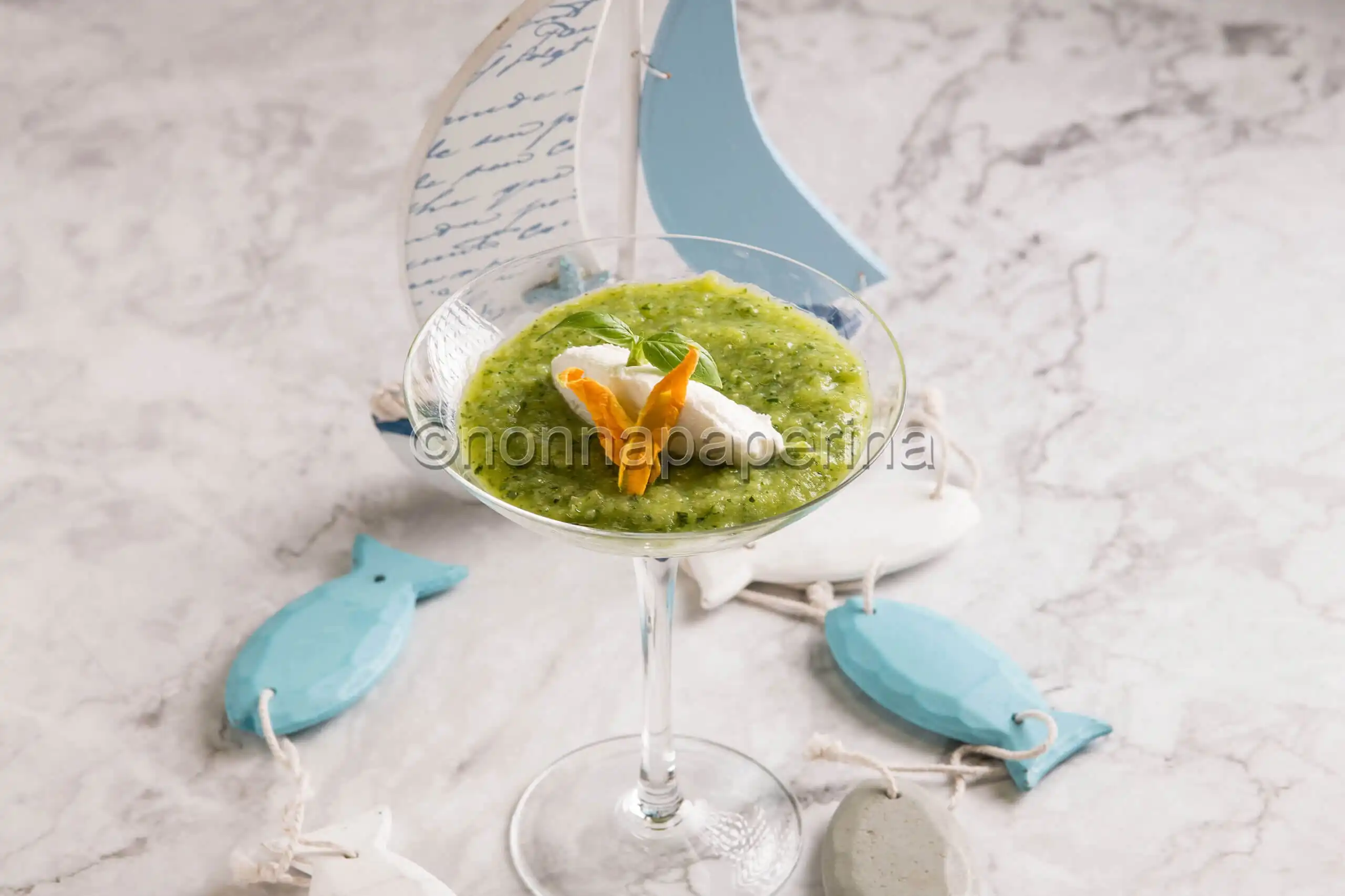 Zuppa fredda di zucchine e formaggio: un piatto elegante