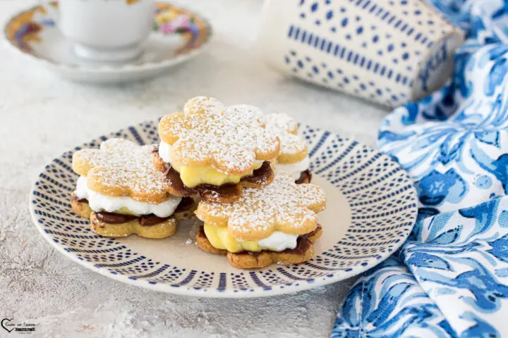 Biscotti di pasta frolla con nutella e crema