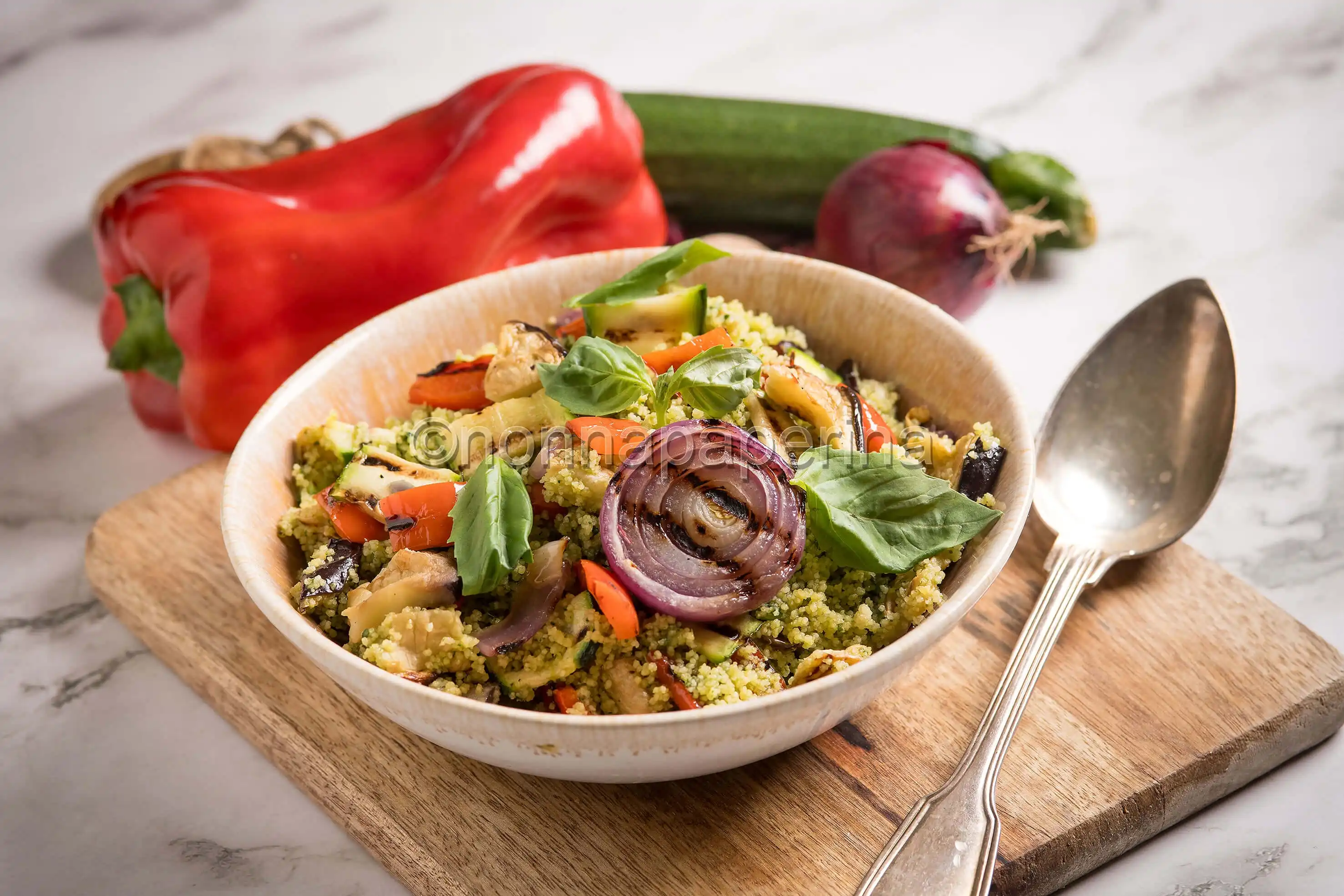 Cous cous estivo con verdure e pesto: un piatto gustoso