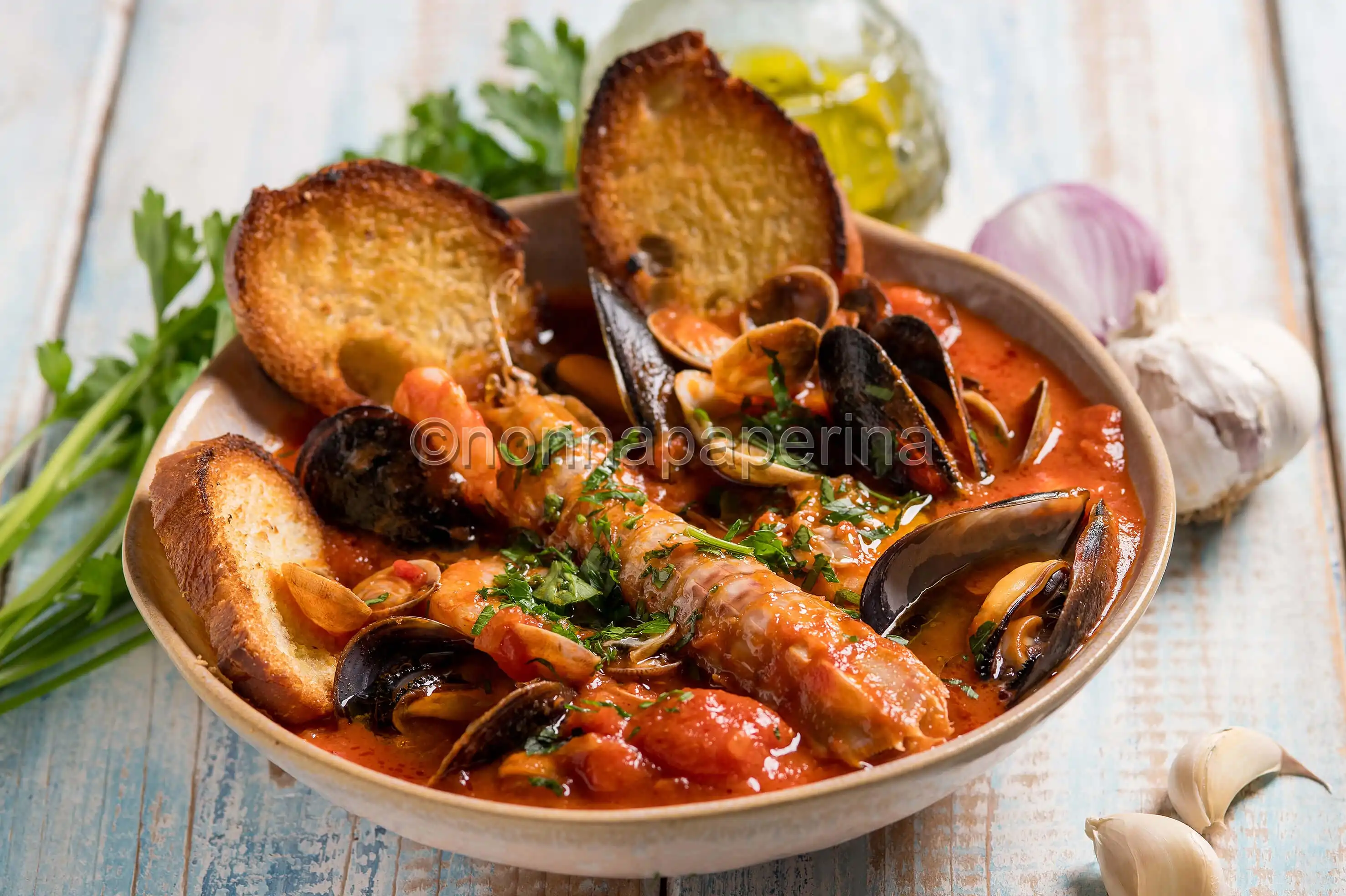 Guazzetto di canocchie e frutti di mare, un secondo elegante