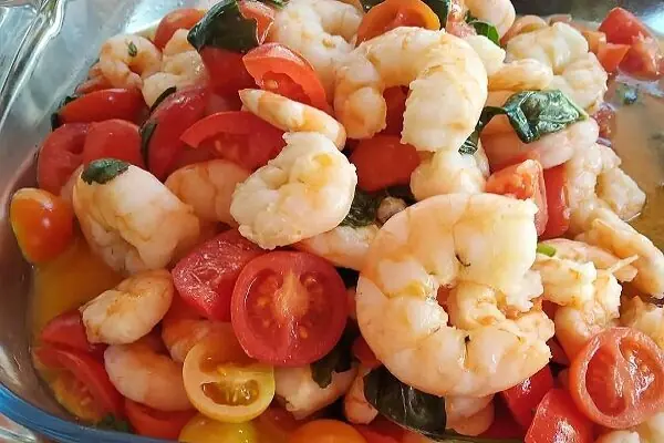 Insalata di gamberi con pomodorini
