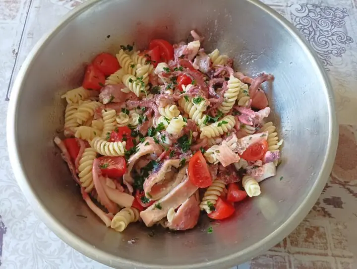 Insalata di pasta coi moscardini