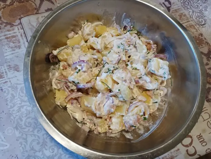 Insalata di patate e tonno