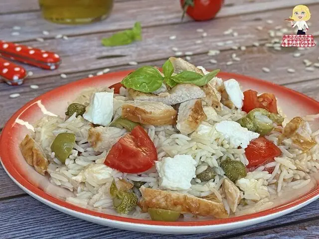 Insalata di riso e pollo