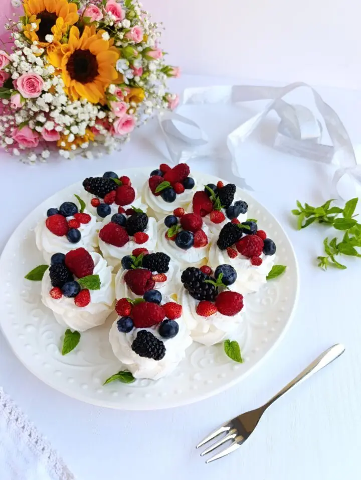 Mini pavlova ai frutti rossi