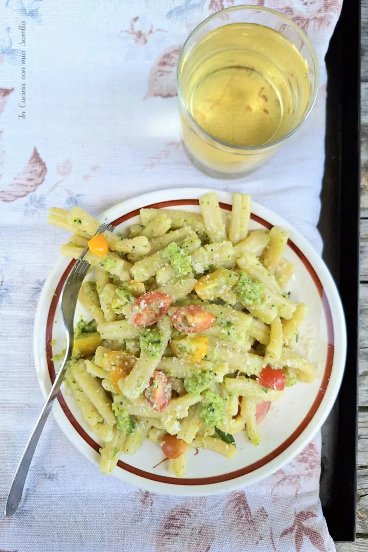 Pasta al pesto di zucchine e pomodorini