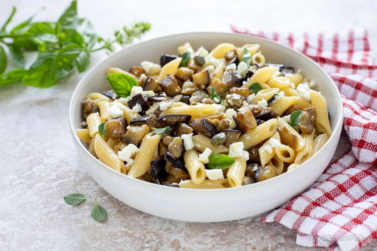 Pasta con melanzane e feta