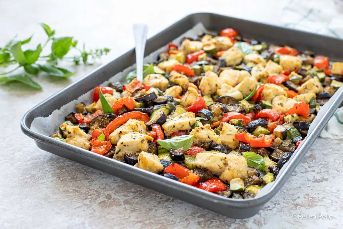 Petto di pollo gratinato con verdure al forno