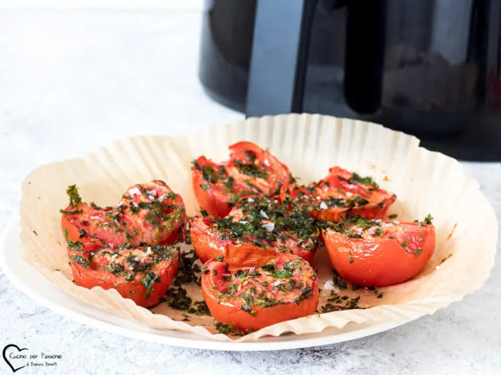 Pomodori arrosto in friggitrice ad aria