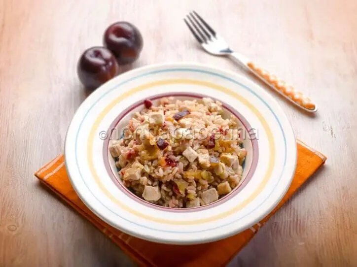 Risotto alle prugne e pollo: leggero e sorprendente