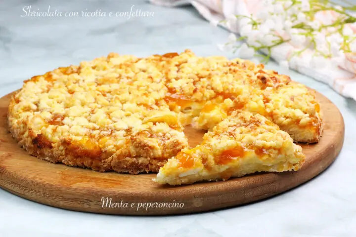 Sbricolata con ricotta e confettura