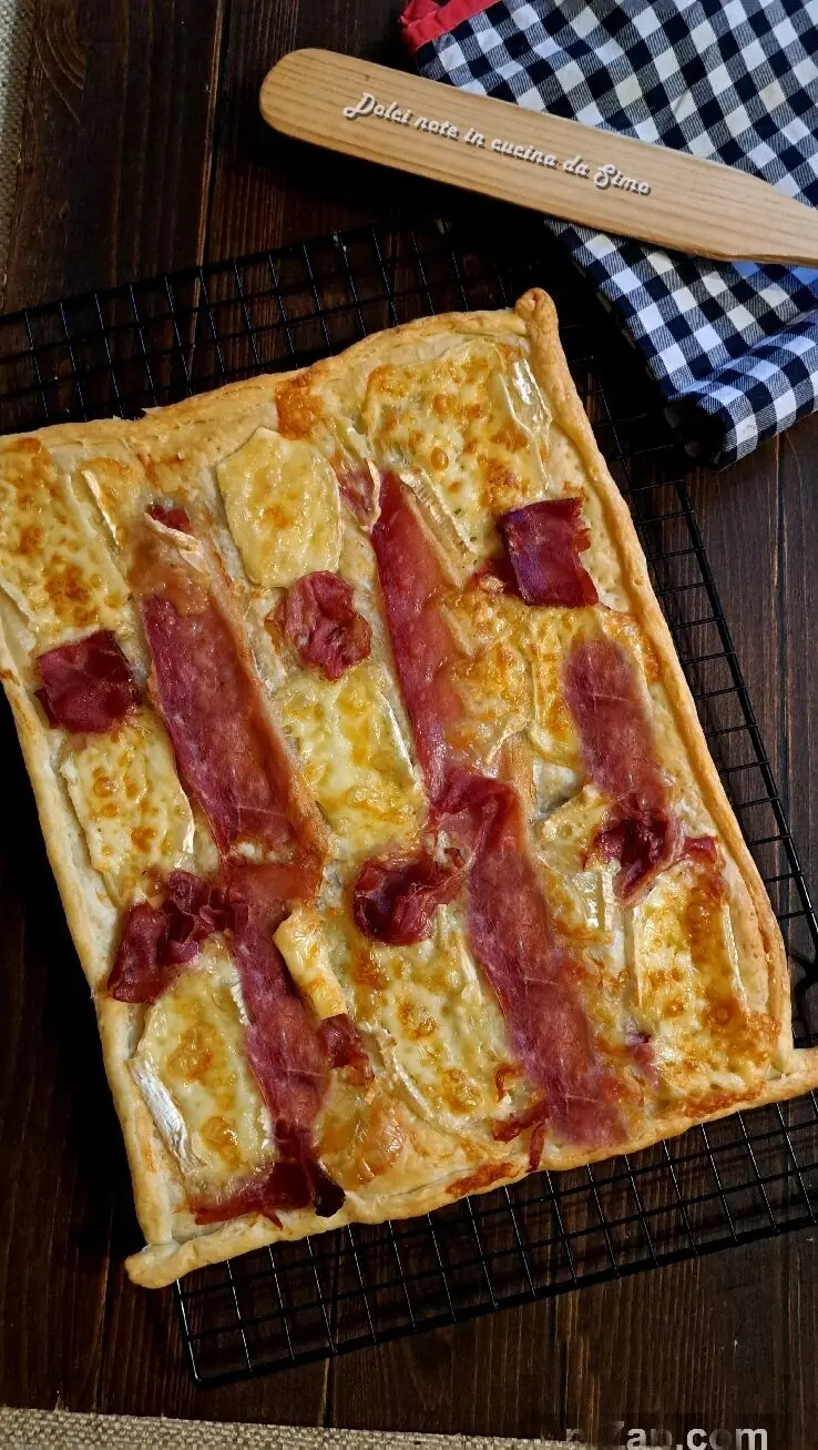 Sfogliata con speck e brie’