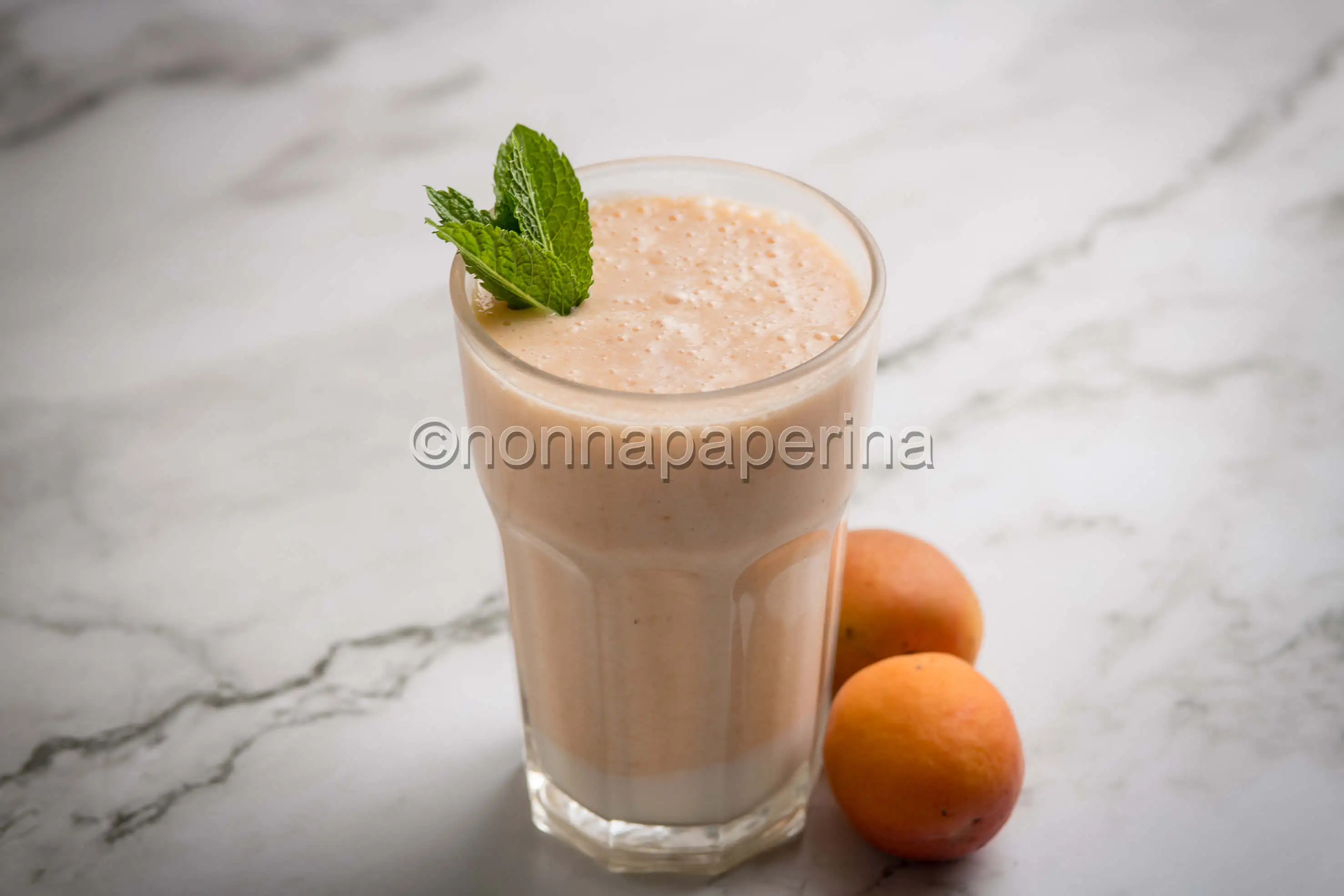 Smoothie alle albicocche e cocco: una bevanda da dessert