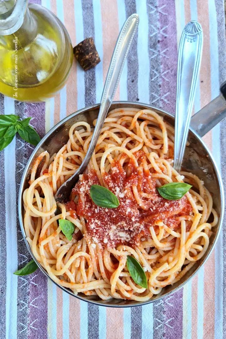 Spaghetti al pomodoro tradizionali perfetti