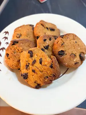 ***biscotti con farina di semola e uvetta***