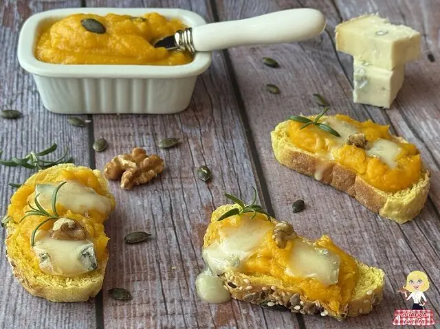 Bruschetta zucca gorgonzola e noci