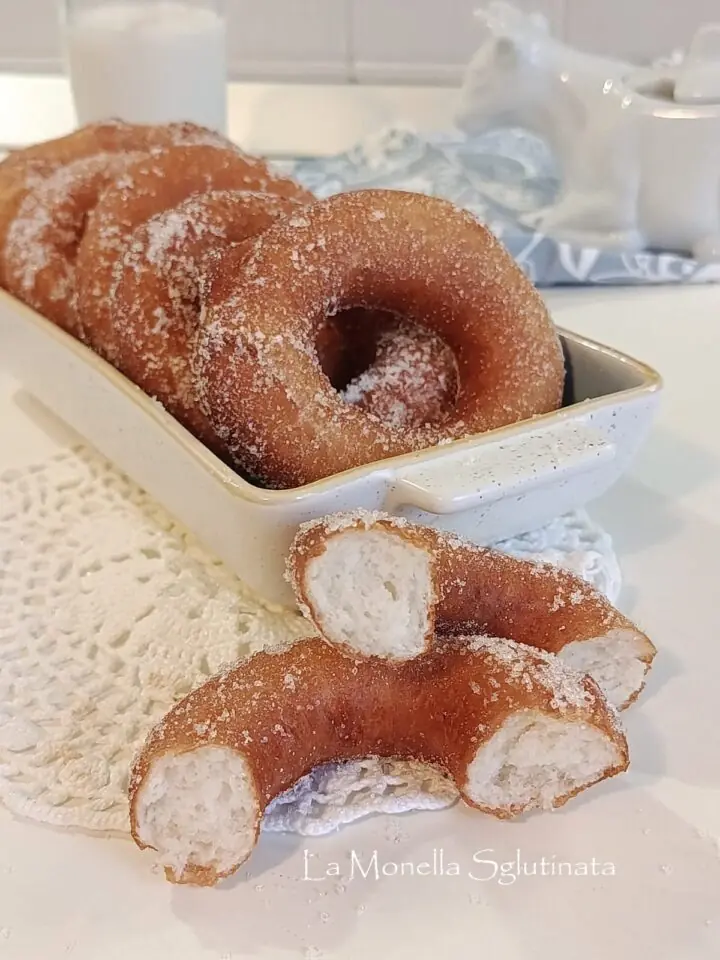 Ciambelle fritte senza uova e senza glutine