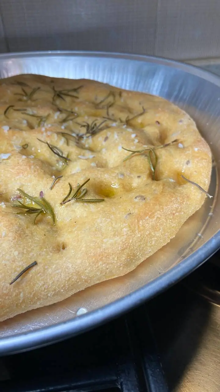 Focaccia alla zucca soffice e profumata – ricetta autunnale facile