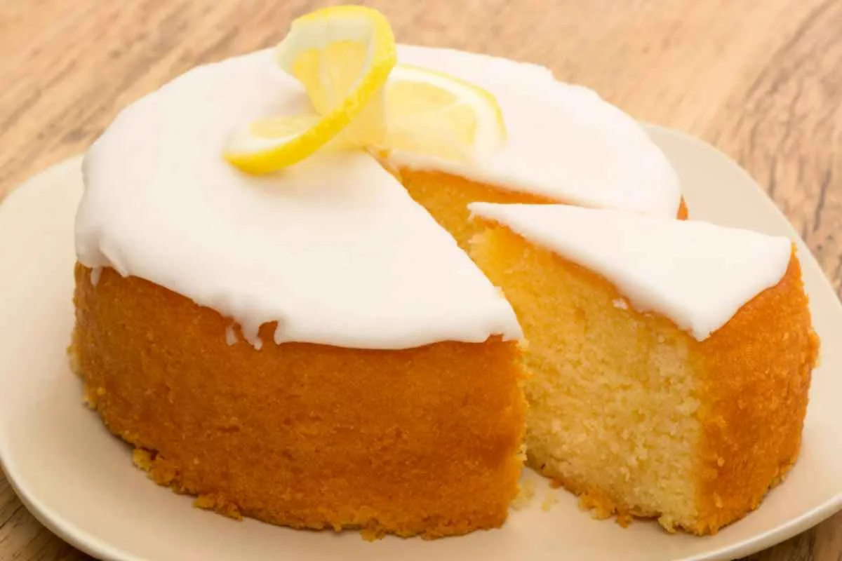 Ho sostituito il burro con l’olio in questa torta al limone: il risultato è un dolce così umido e profumato che non tornerai più indietro